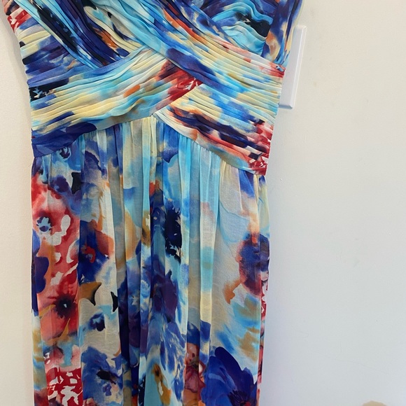 Beautiful soft print dress in great condition - Picture 5 of 11